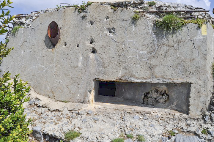 Ligne Maginot - CONCHETAS - CONQUET (OC) - (Ouvrage d'infanterie) - Bloc 7
Vue rapprochée du créneau pour Poste Optique