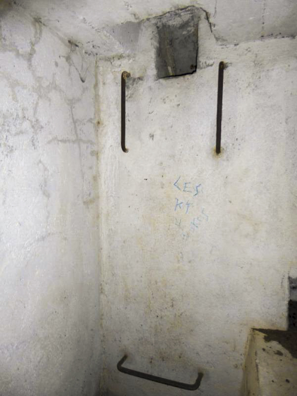 Ligne Maginot - CONCHETAS - CONQUET (OC) - (Ouvrage d'infanterie) - Bloc 6
Goulotte pour grenades