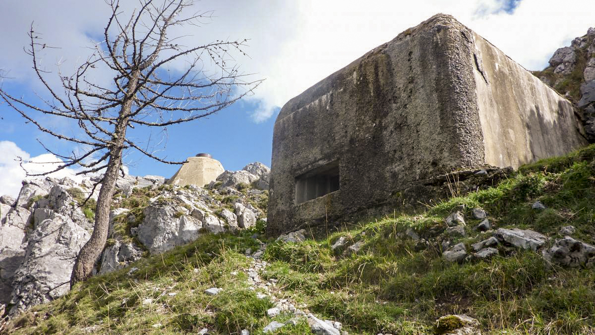 Ligne Maginot - CONCHETAS - CONQUET (OC) - (Ouvrage d'infanterie) - Bloc 5
Le bloc 4 est à l'arrière plan