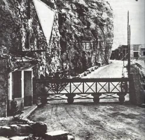 Ligne Maginot - PONT SAINT LOUIS (BARRAGE RAPIDE) - (Blockhaus pour canon) - La barriere fermée