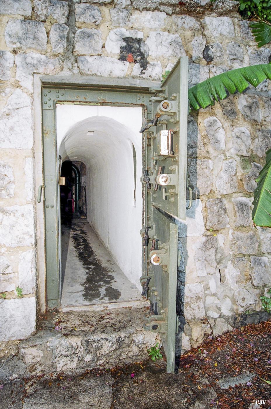 Ligne Maginot - PONT SAINT LOUIS (BARRAGE RAPIDE) - (Blockhaus pour canon) - L'entrée de l'avant poste, coté ennemi