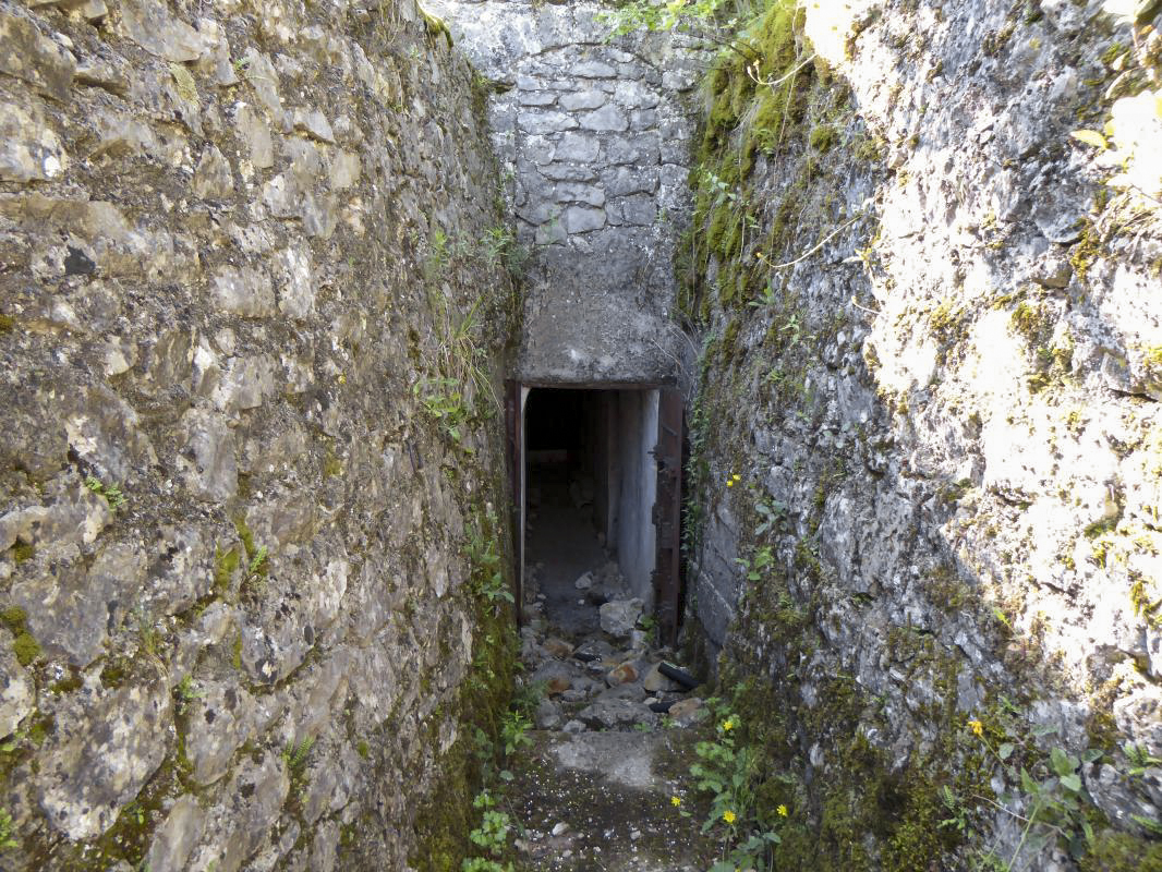 Ligne Maginot - CASTES RUINES (CR) - (Ouvrage d'infanterie) - Bloc 1