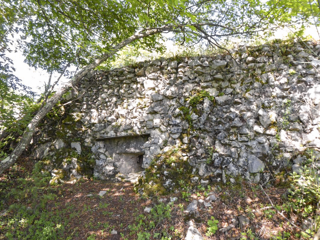 Ligne Maginot - CASTES RUINES (CR) - (Ouvrage d'infanterie) - Bloc 3
Premier créneau