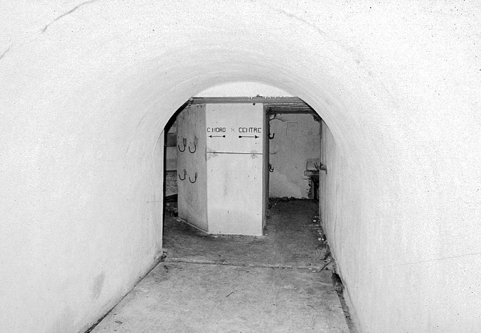 Ligne Maginot - CASTES RUINES (CR) - (Ouvrage d'infanterie) - Couloir de séparation des chambres de tir