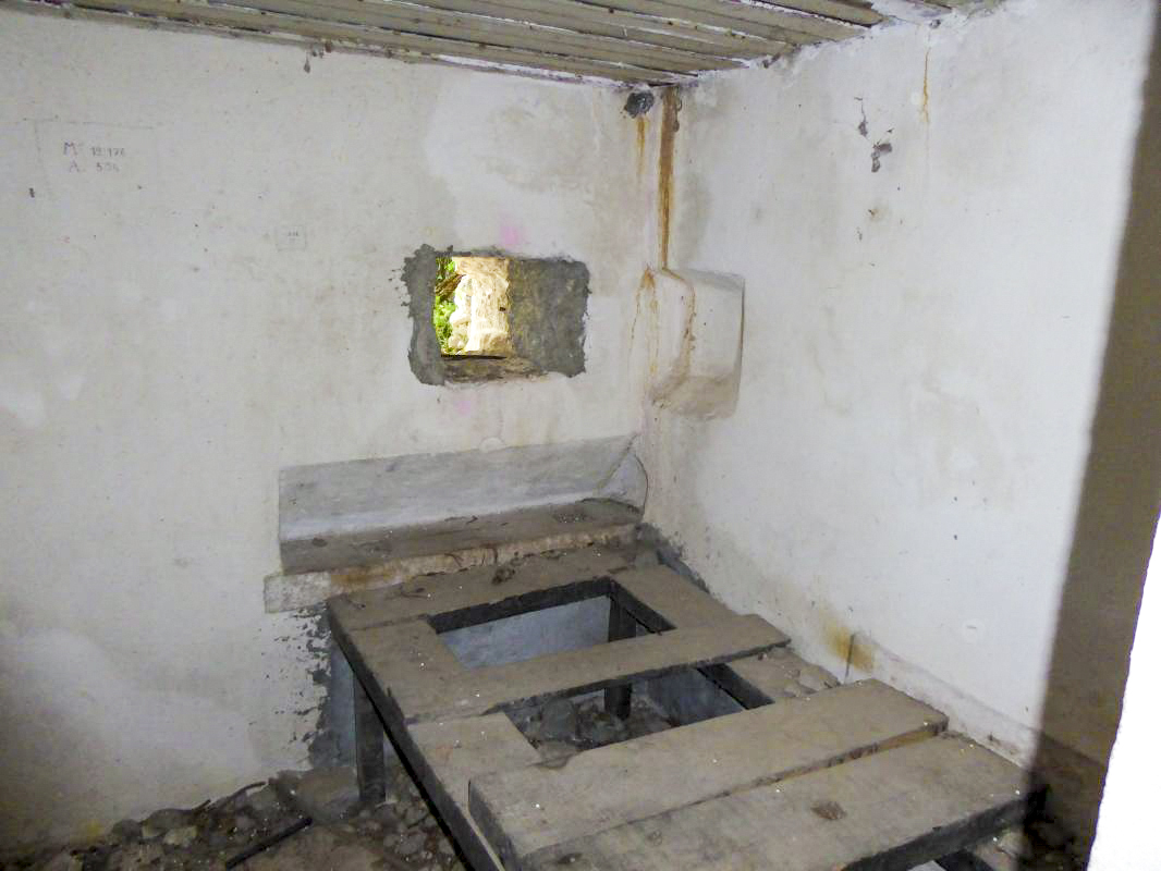Ligne Maginot - CASTES RUINES (CR) - (Ouvrage d'infanterie) - Bloc 3