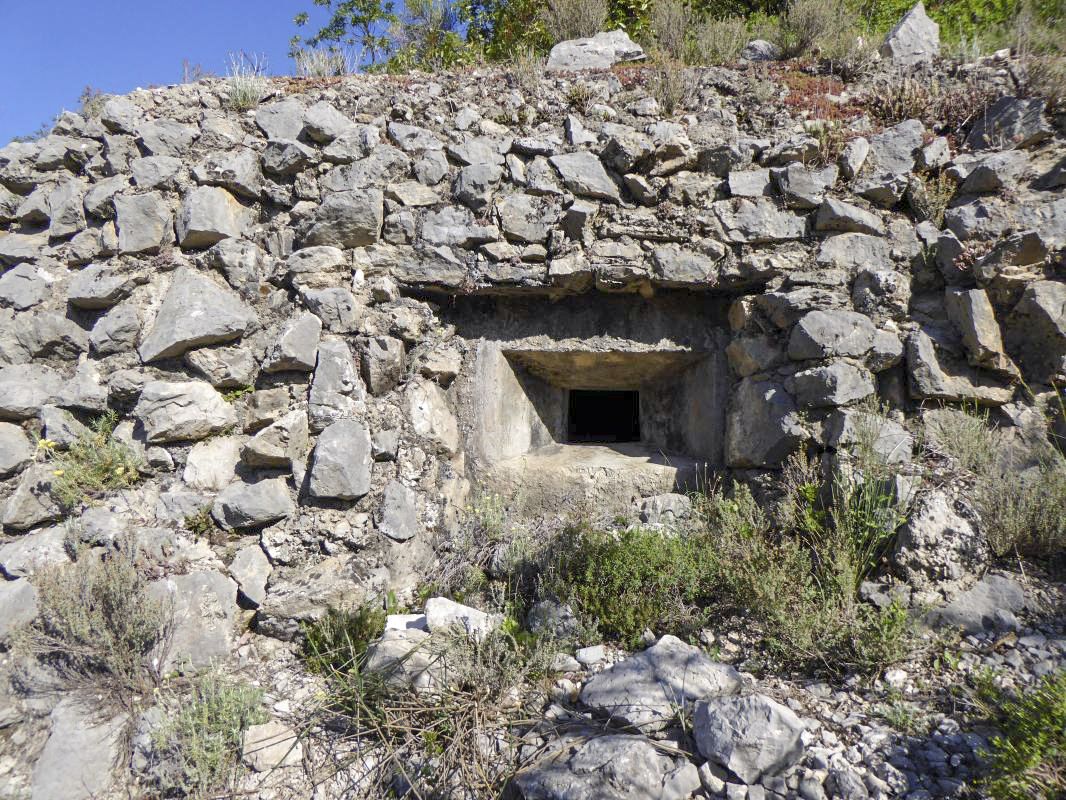 Ligne Maginot - CASTES RUINES (CR) - (Ouvrage d'infanterie) - Bloc 4