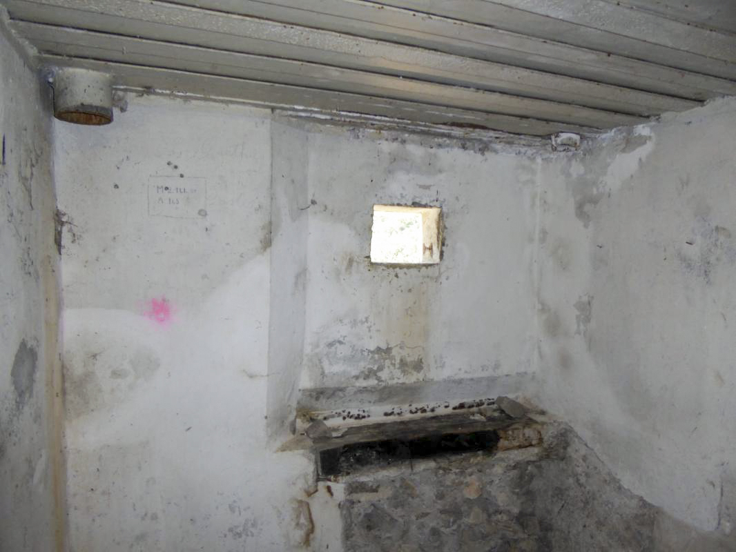 Ligne Maginot - CASTES RUINES (CR) - (Ouvrage d'infanterie) - Bloc 4