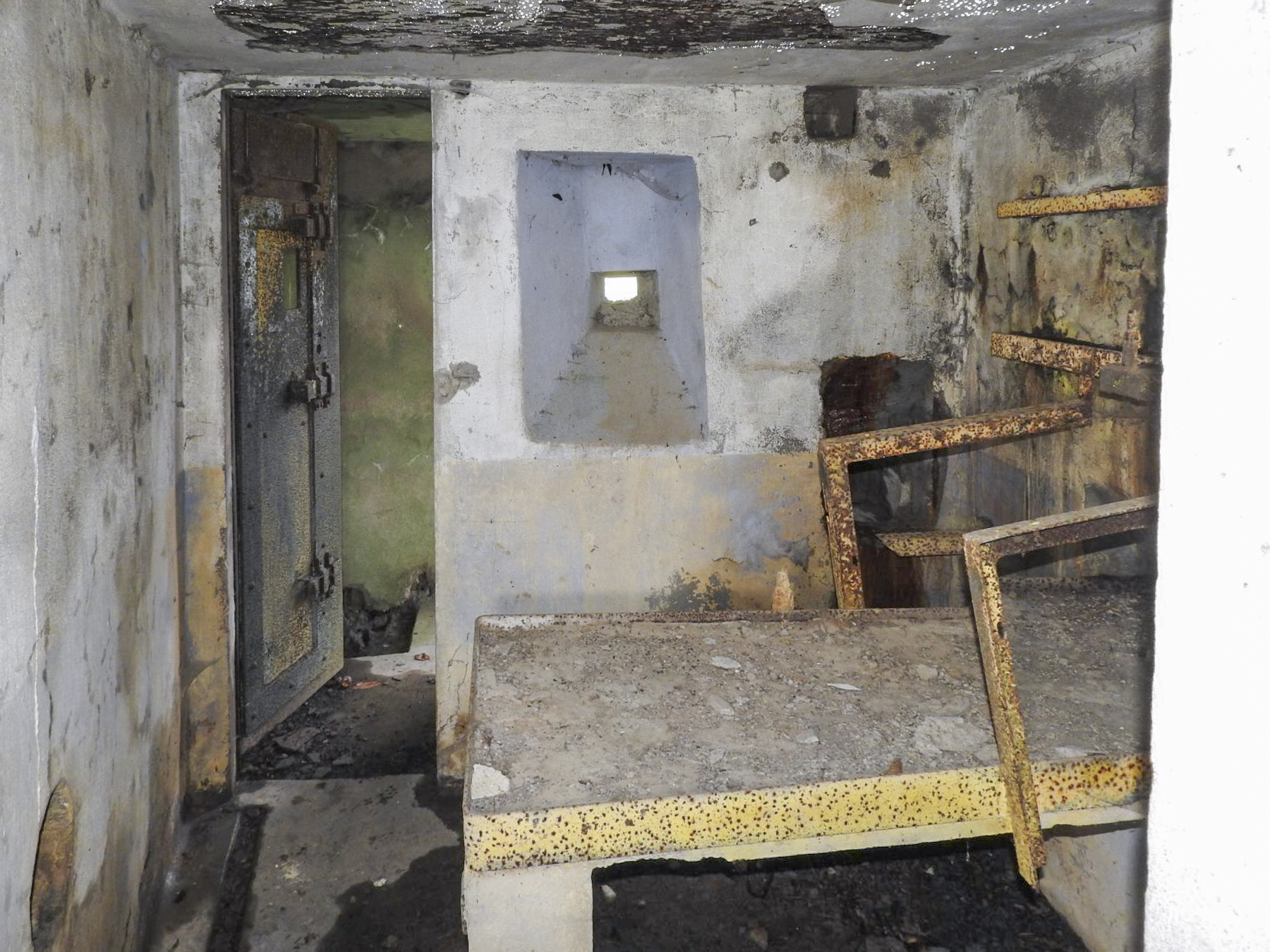 Ligne Maginot - BB38 - (Blockhaus pour canon) - La chambre de tir pour une mitrailleuse Hotchkiss. - STENGER Mathieu