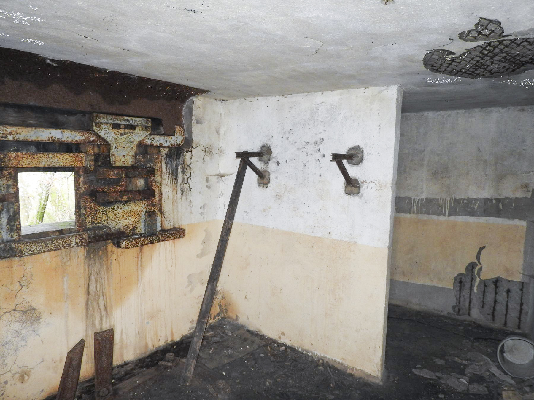 Ligne Maginot - BB38 - (Blockhaus pour canon) - La chambre de tir pour le canon de 47 anti-char avec une salle de repos à l'arrière. - STENGER Mathieu