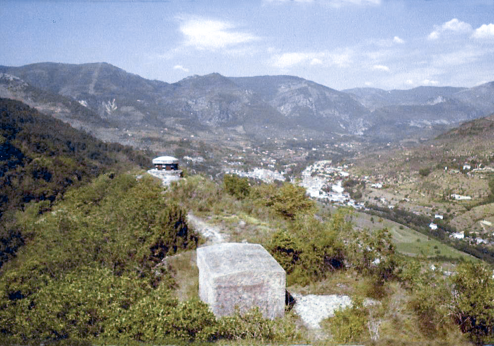 Ligne Maginot - CASTES RUINES 1 - (Observatoire d'infanterie) - Bloc cheminée et l'observatoire Castes Ruines 1 - Jean-Bernard Wahl