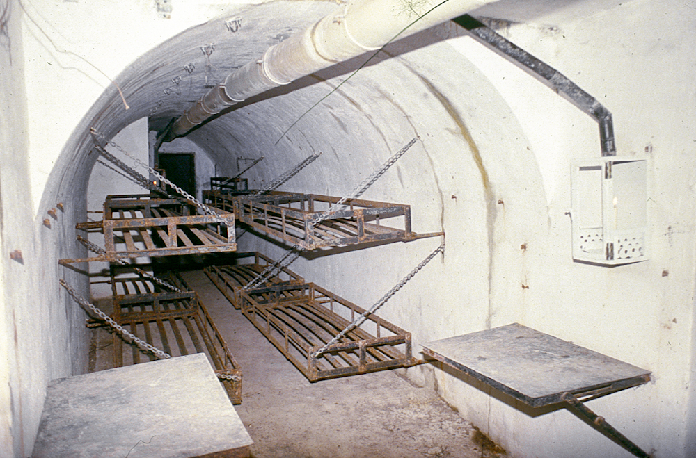 Ligne Maginot - CASTES RUINES (CR) - (Ouvrage d'infanterie) - Galerie - Dortoir

