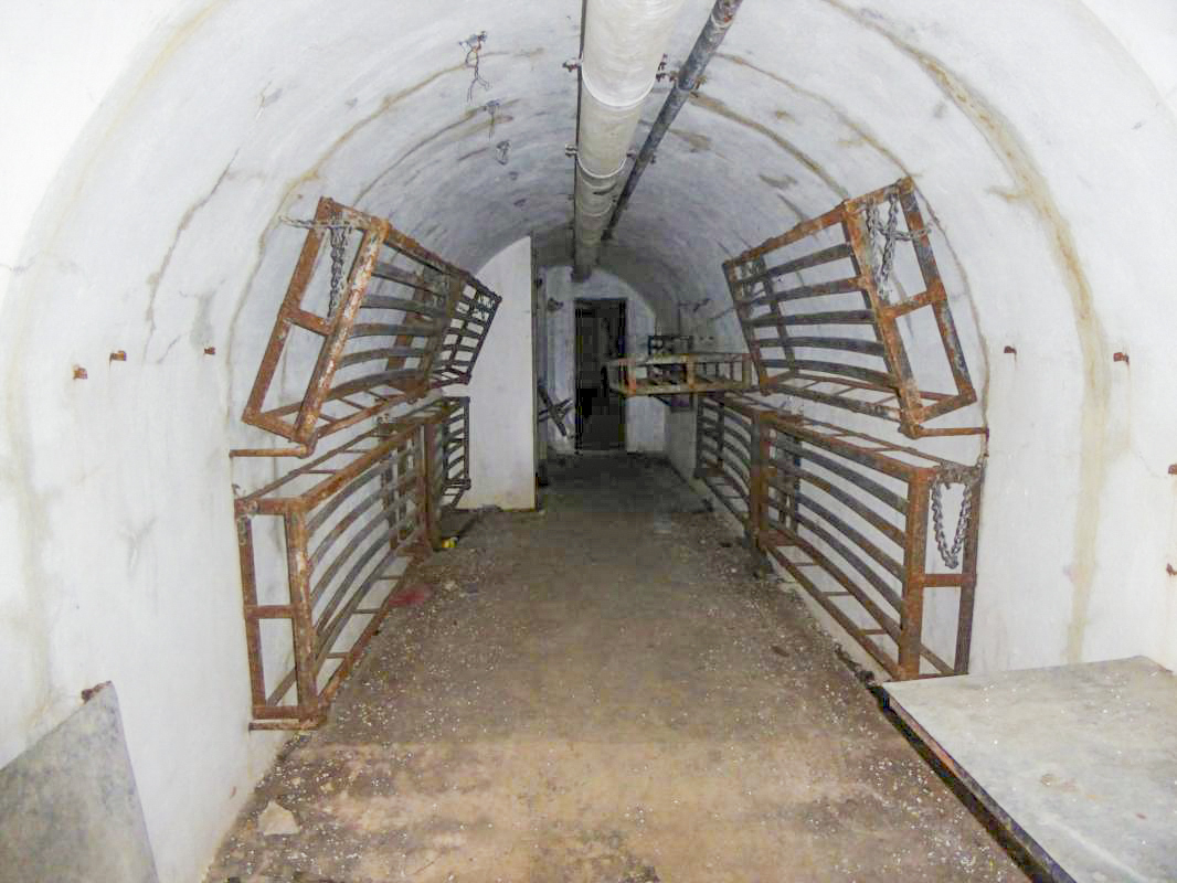 Ligne Maginot - CASTES RUINES (CR) - (Ouvrage d'infanterie) - Le casernement intérieur