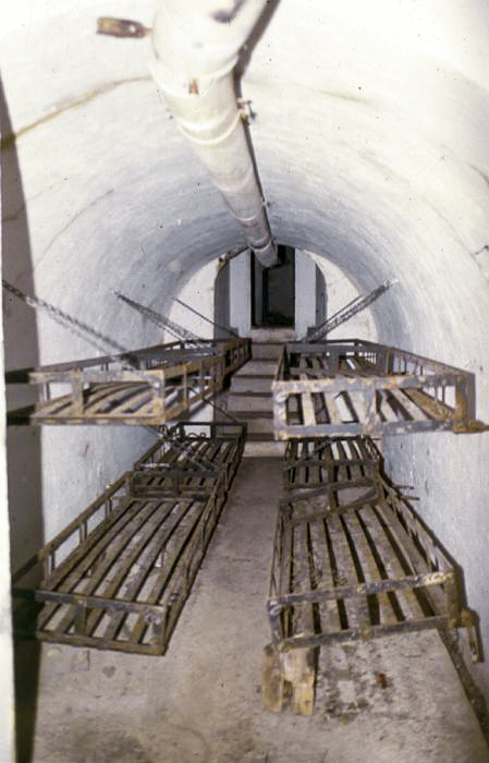 Ligne Maginot - CASTES RUINES (CR) - (Ouvrage d'infanterie) - Galerie - Dortoir

