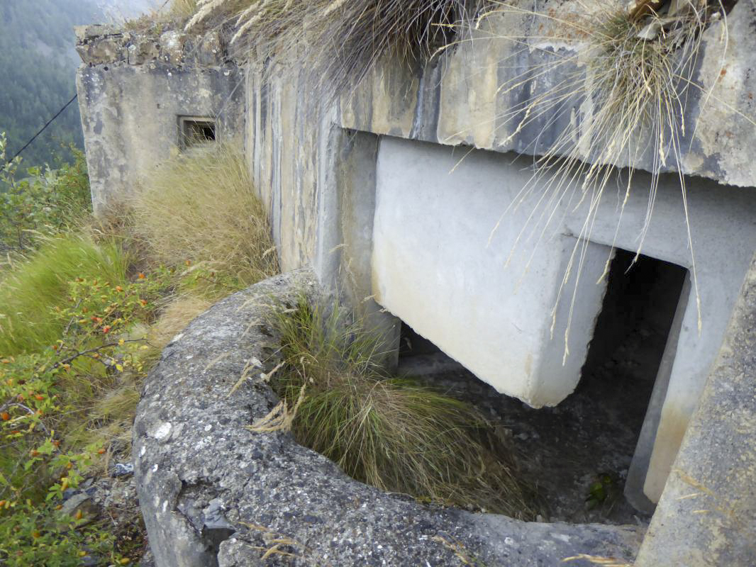 Ligne Maginot - SAINT DALMAS LE SELVAGE (SD) - (Ouvrage d'infanterie) - Bloc 1
Le bloc mitrailleuse et la cuve pour mortier