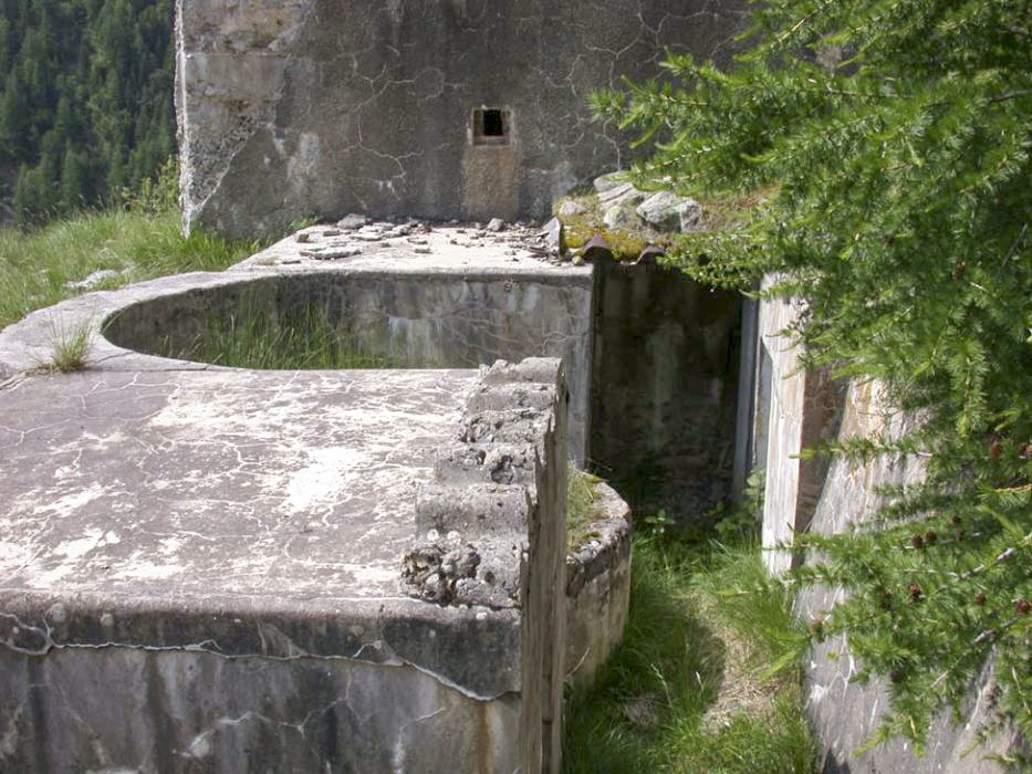 Ligne Maginot - AP de Saint Dalmas le Selvage - Bloc 2
Emplacement pour mortier desservi par une tranchée couverte