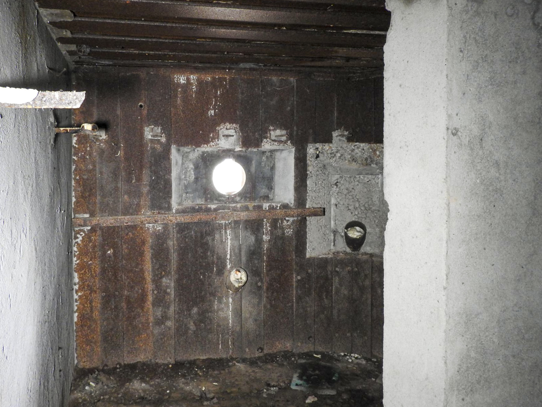 Ligne Maginot - BB45 - (Blockhaus pour canon) - La chambre de tir pour une mitrailleuse et un FM. - STENGER Mathieu