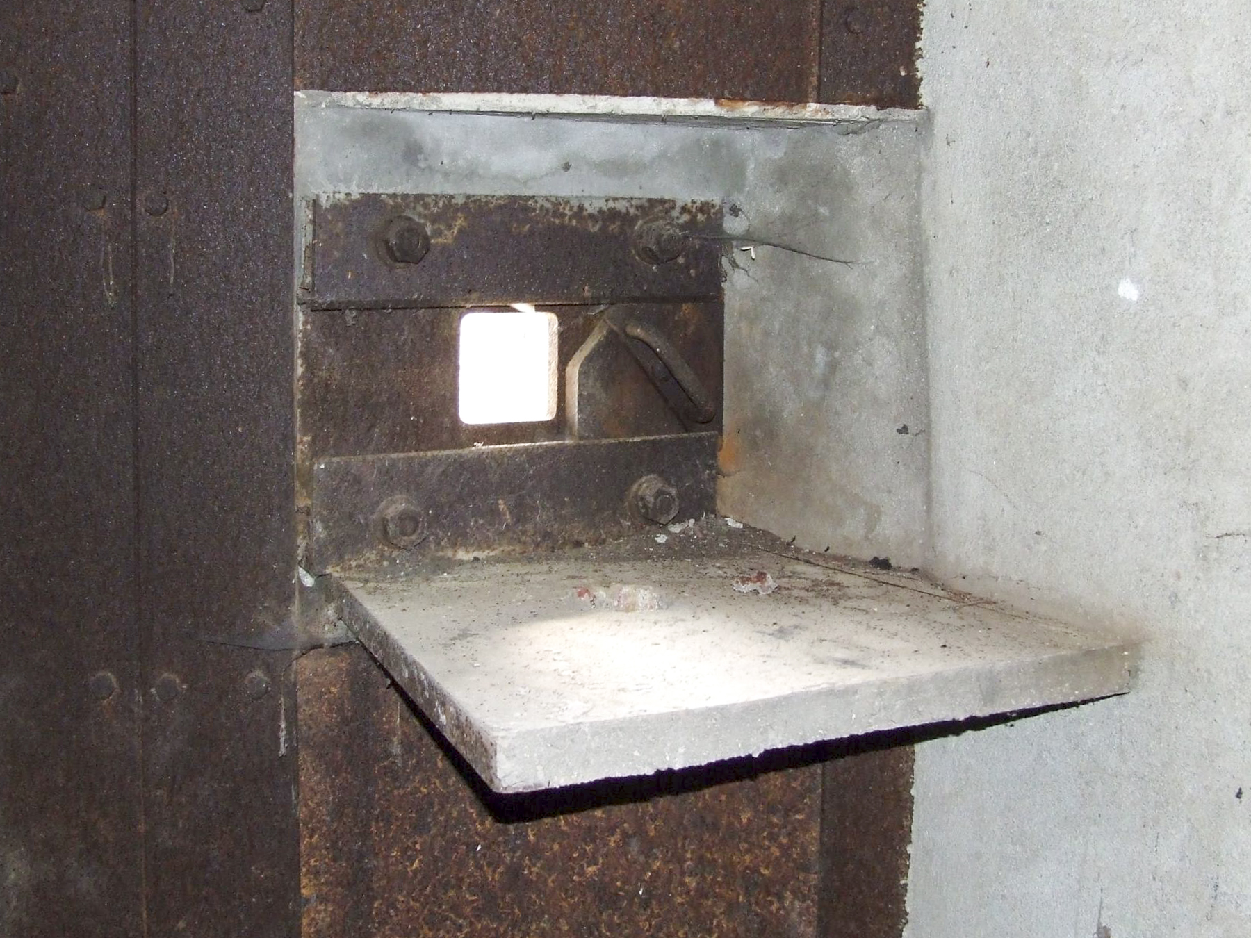 Ligne Maginot - BB45 - (Blockhaus pour canon) - Le poste de tir pour un FM. - STENGER Mathieu