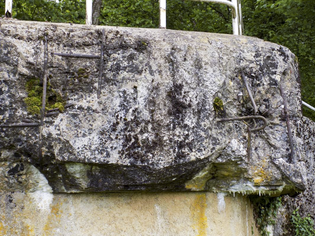 Ligne Maginot - BB82-B - LES FONZEES EST - (Observatoire d'infanterie) - Impacte obus, coté droite - R Tucker