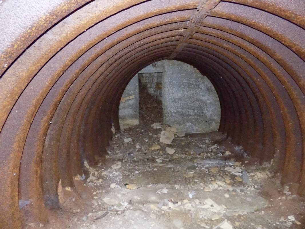 Ligne Maginot - La FALAISE (CM2 / III / 148° RIF) ( PC de Sous-Quartier ) - La salle, vers l'est