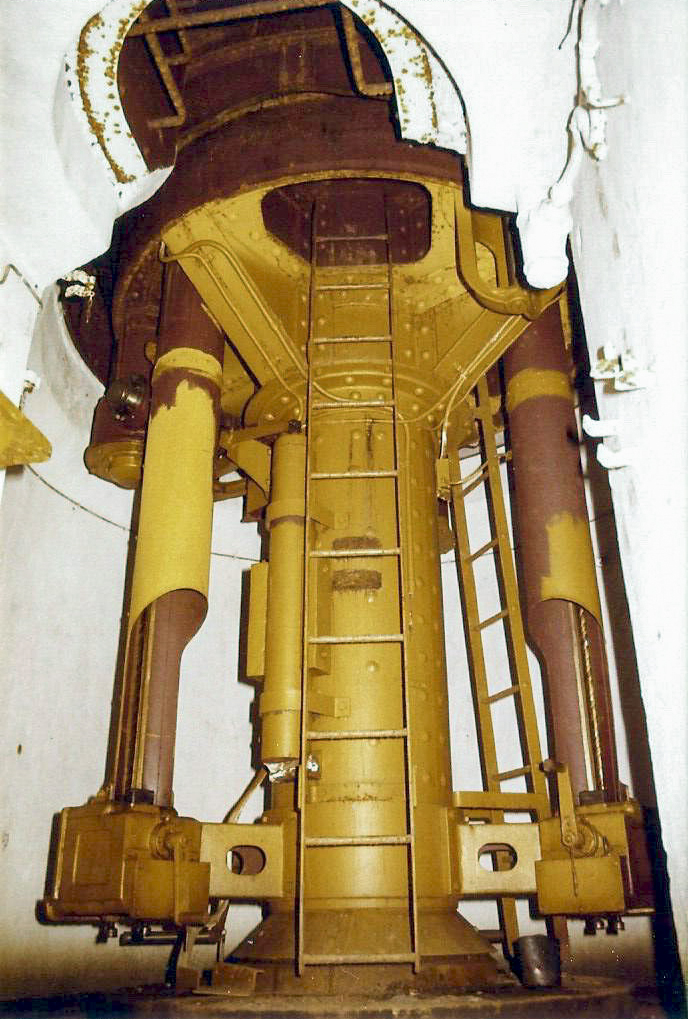 Ligne Maginot - ANZELING - A25 - (Ouvrage d'artillerie) - Bloc 9
Tourelle pour armes mixtes - Jean-Bernard WAHL