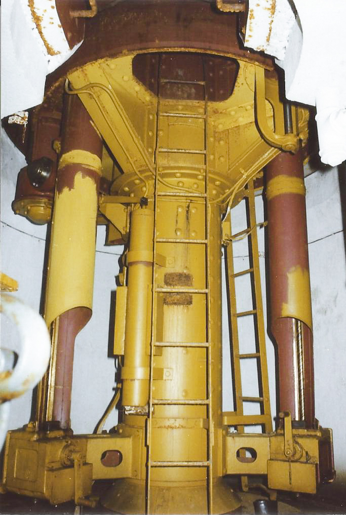 Ligne Maginot - ANZELING - A25 - (Ouvrage d'artillerie) - Bloc 9
Tourelle pour armes mixtes - Jean-Bernard WAHL