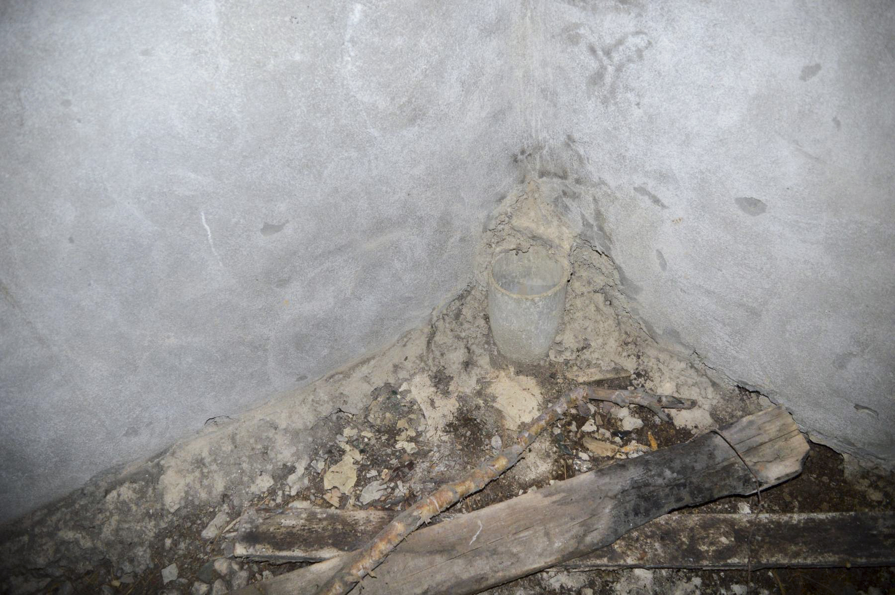 Ligne Maginot - LA BEOLE (BE) - (Ouvrage d'infanterie) - Bloc 1
Étage inférieur
Prise de terre TSF? - PRASIL Michal