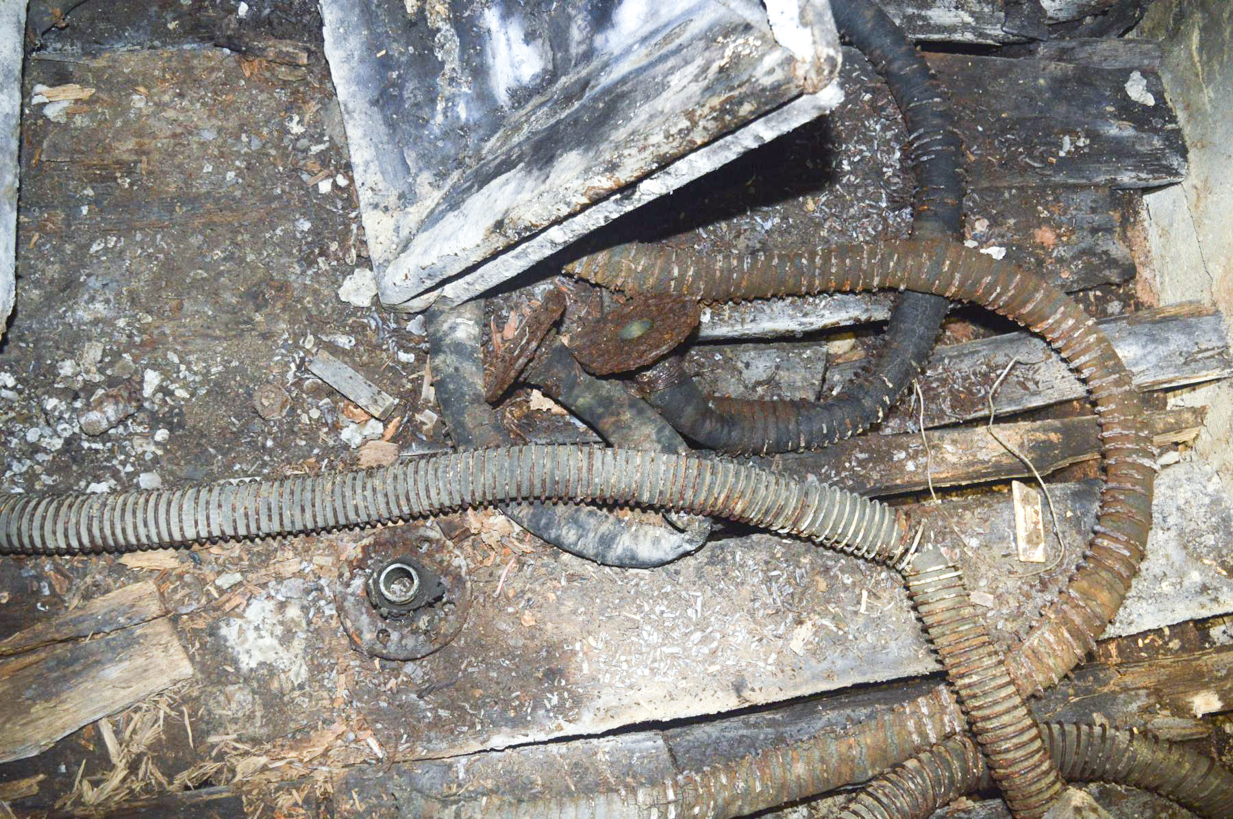 Ligne Maginot - LA BEOLE (BE) - (Ouvrage d'infanterie) - Chambre 16
Tuyaux flexibles d'engins pneumatiques de damage origine - PRASIL Michal