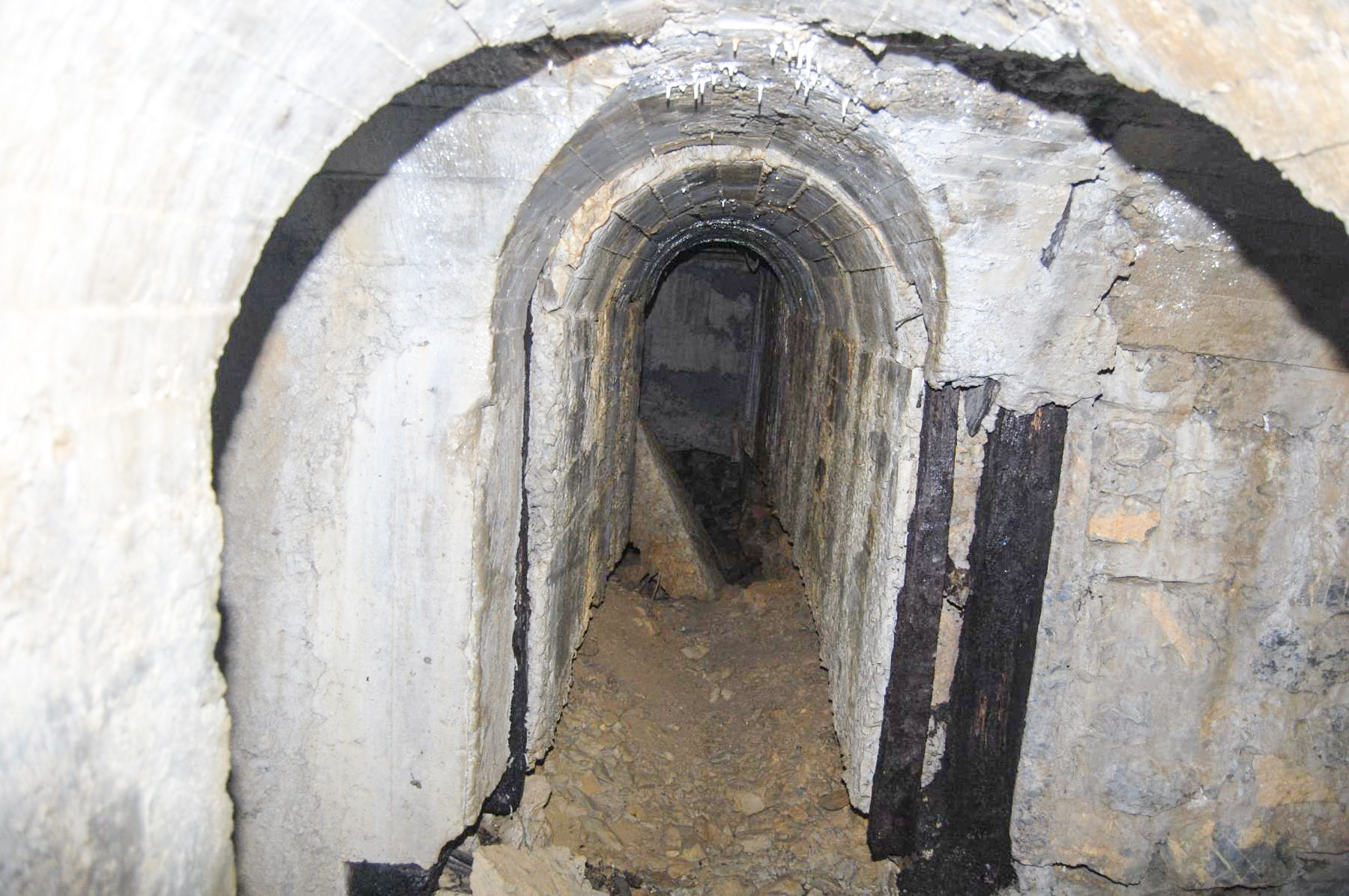 Ligne Maginot - LA BEOLE (BE) - (Ouvrage d'infanterie) - Galerie du bloc 2 chez chambres 11 et 13 - PRASIL Michal