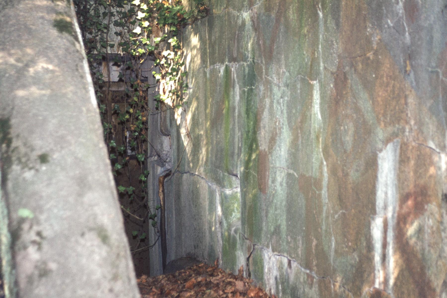 Ligne Maginot - AB10 - (Blockhaus pour canon) - L'accès - MANSUY Michel