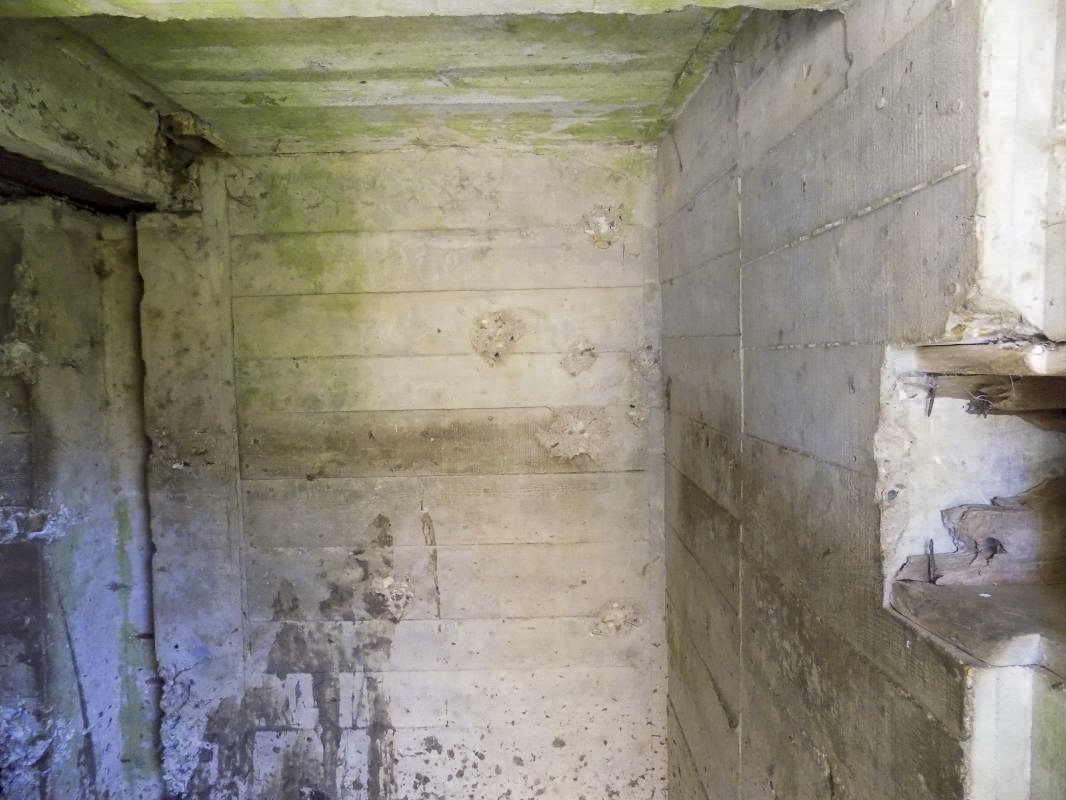 Ligne Maginot - A94 - BRUNCENT - (Blockhaus lourd type STG / STG-FCR - Simple) - L'entrée hommes, impacts de balles