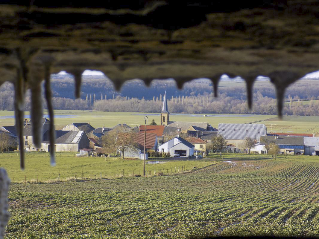 Ligne Maginot - A92 - PRIX DU LOUP - (Blockhaus lourd type STG / STG-FCR - Double) - Vue vers le nord-ouest créneau d'observation, église Brévilly