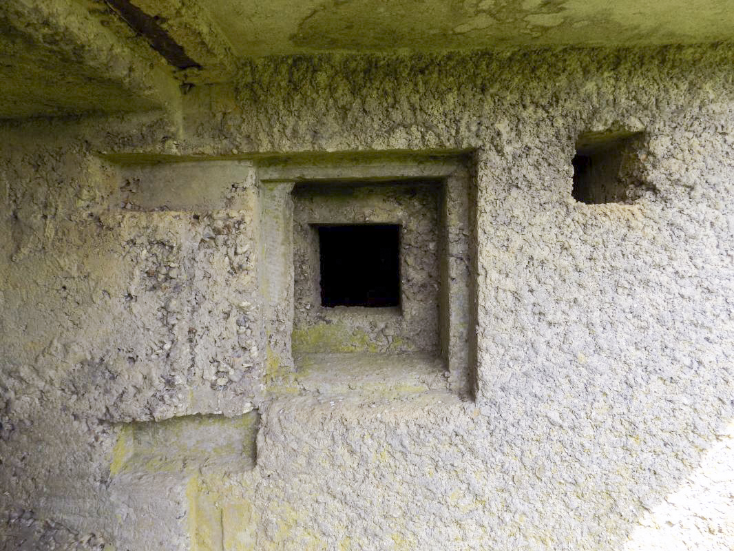 Ligne Maginot - A105 - SAILLY - (Blockhaus lourd type STG / STG-FCR - Simple) - Créneau FM par l'entrée hommes
