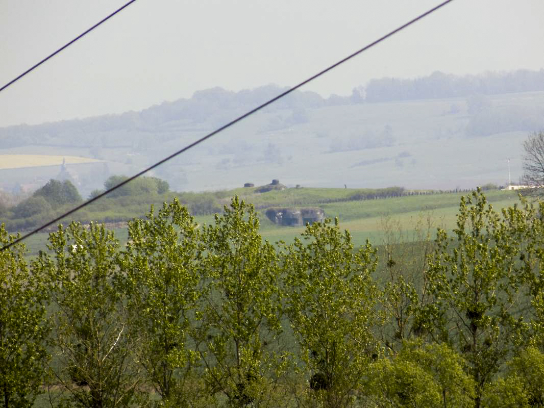 Ligne Maginot - A105 - SAILLY - (Blockhaus lourd type STG / STG-FCR - Simple) - Vue du créneau AC vers La Ferté. On peut voir clairement la casemate d'artillerie Villy l'Ouest, et bloc 2 de La Ferté.