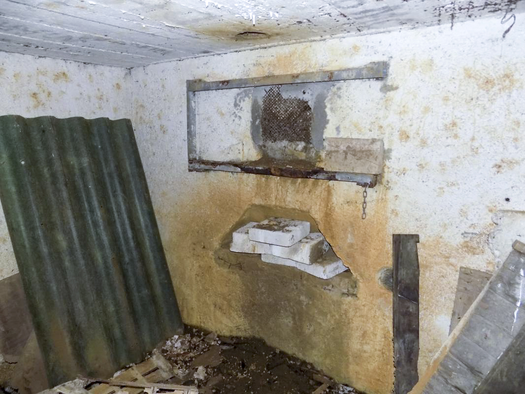 Ligne Maginot - 69 - MORIN CHAMP - (Blockhaus pour arme infanterie) - Créneau gauche, Hotchkiss