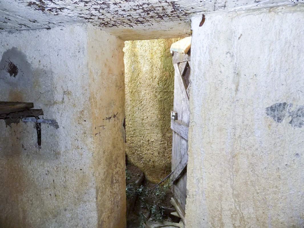 Ligne Maginot - 69 - MORIN CHAMP - (Blockhaus pour arme infanterie) - Vers l'entrée hommes et escaliers à l'arrière