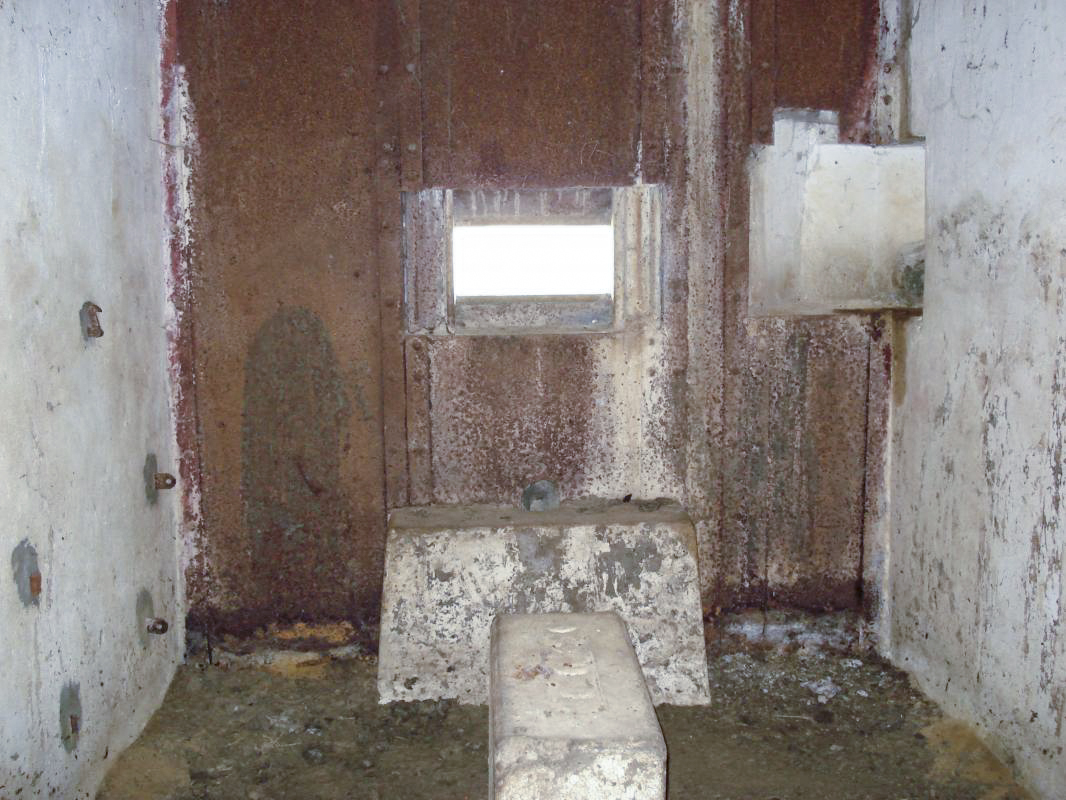 Ligne Maginot - A103 - LE BOCHET - (Blockhaus lourd type STG / STG-FCR - Double) - Face droite, créneau Hotchkiss