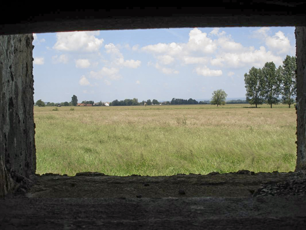 Ligne Maginot - A103 - LE BOCHET - (Blockhaus lourd type STG / STG-FCR - Double) - Vue vers l'ouest, Sailly à l'arrière plan