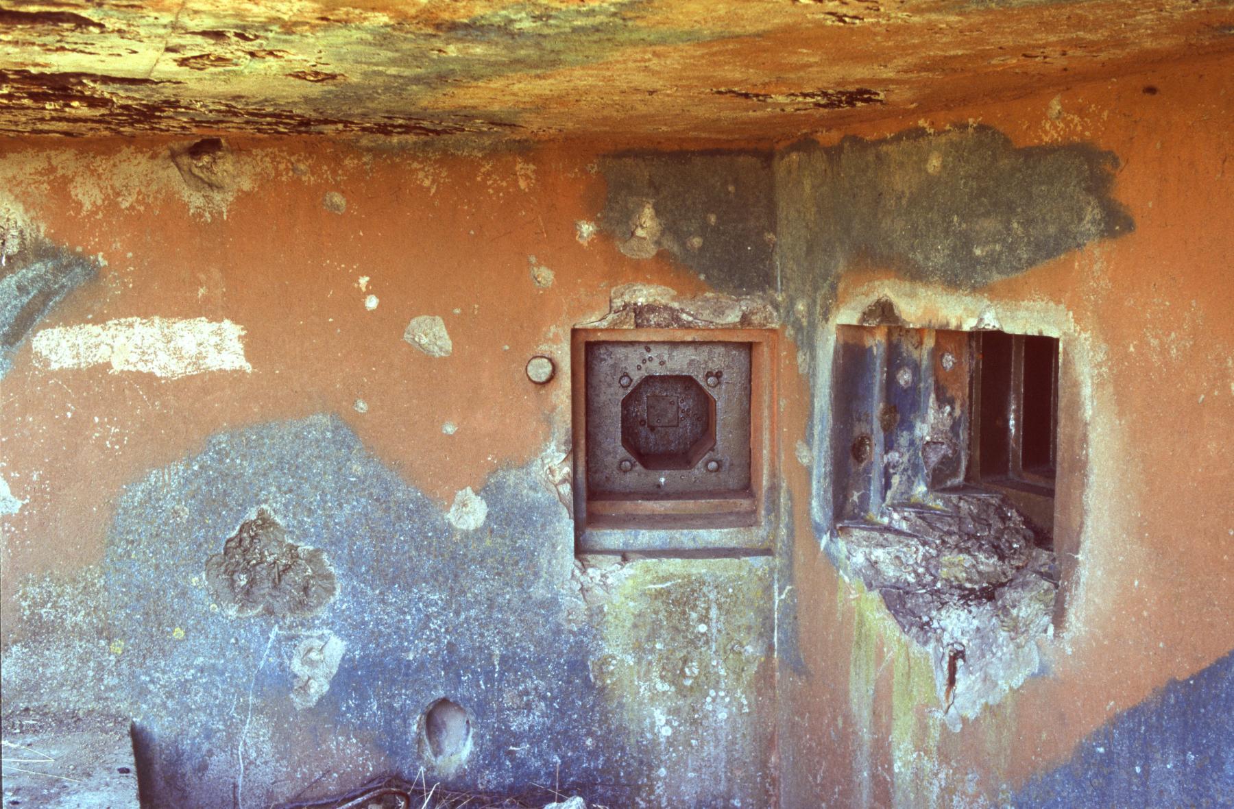Ligne Maginot - BAMBIDERSTROFF NORD - C70 - (Casemate d'infanterie - Simple) - Créneaux et camouflage - MANSUY Michel