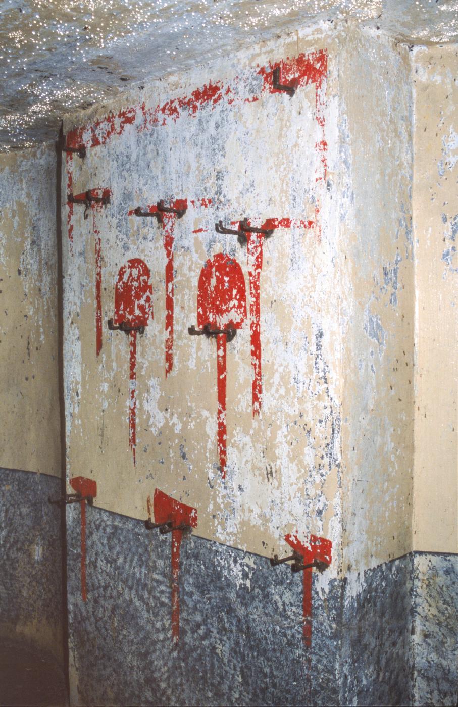 Ligne Maginot - BOIS DE BEUVEILLE - C2 (JACQUELINE) - (Casemate d'infanterie - Simple) - Au sous sol
Rangement de l'outillage - MANSUY Michel