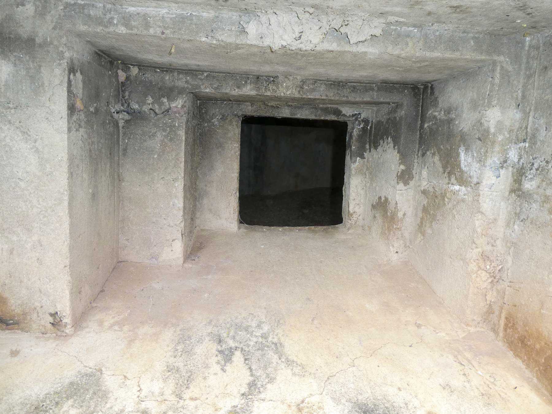 Ligne Maginot - LA COLETTA - (Blockhaus pour arme infanterie) - Créneau de tir - ELLENA Daniel - CUNY Philippe