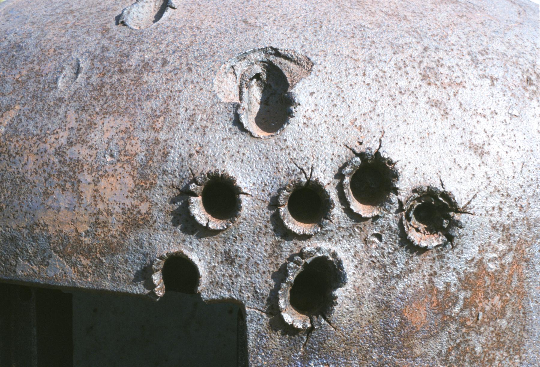 Ligne Maginot - EINSELING NORD - C72 - (Casemate d'infanterie - Simple) - Les dégâts de la cloche GFM - MANSUY Michel