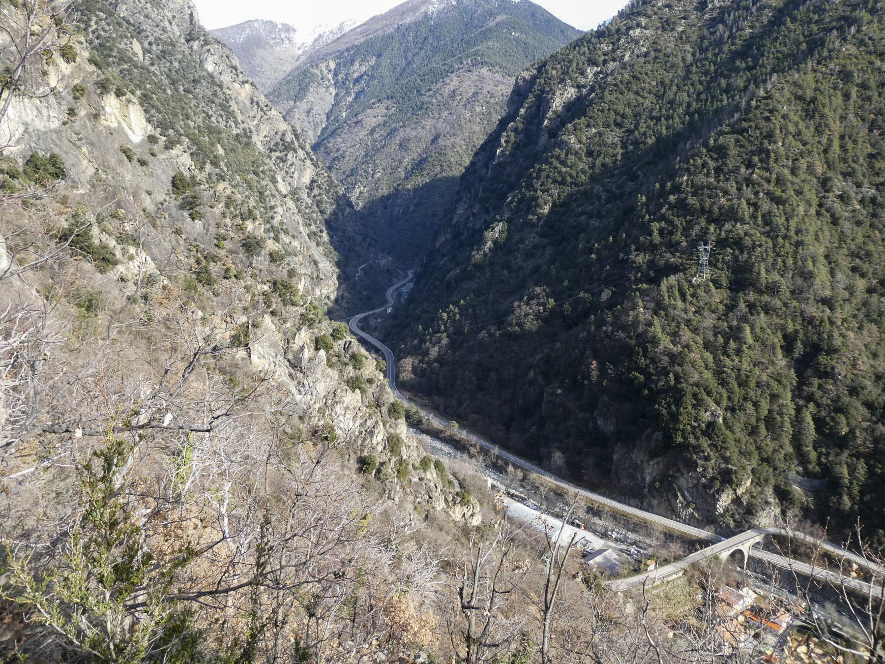 Ligne Maginot - LE COLLET 1 - (Blockhaus de type indéterminé) - Environnement
Le Pont de Paule et l'ancienne route sur le versant de gauche. - ELLENA Daniel - CUNY Philippe