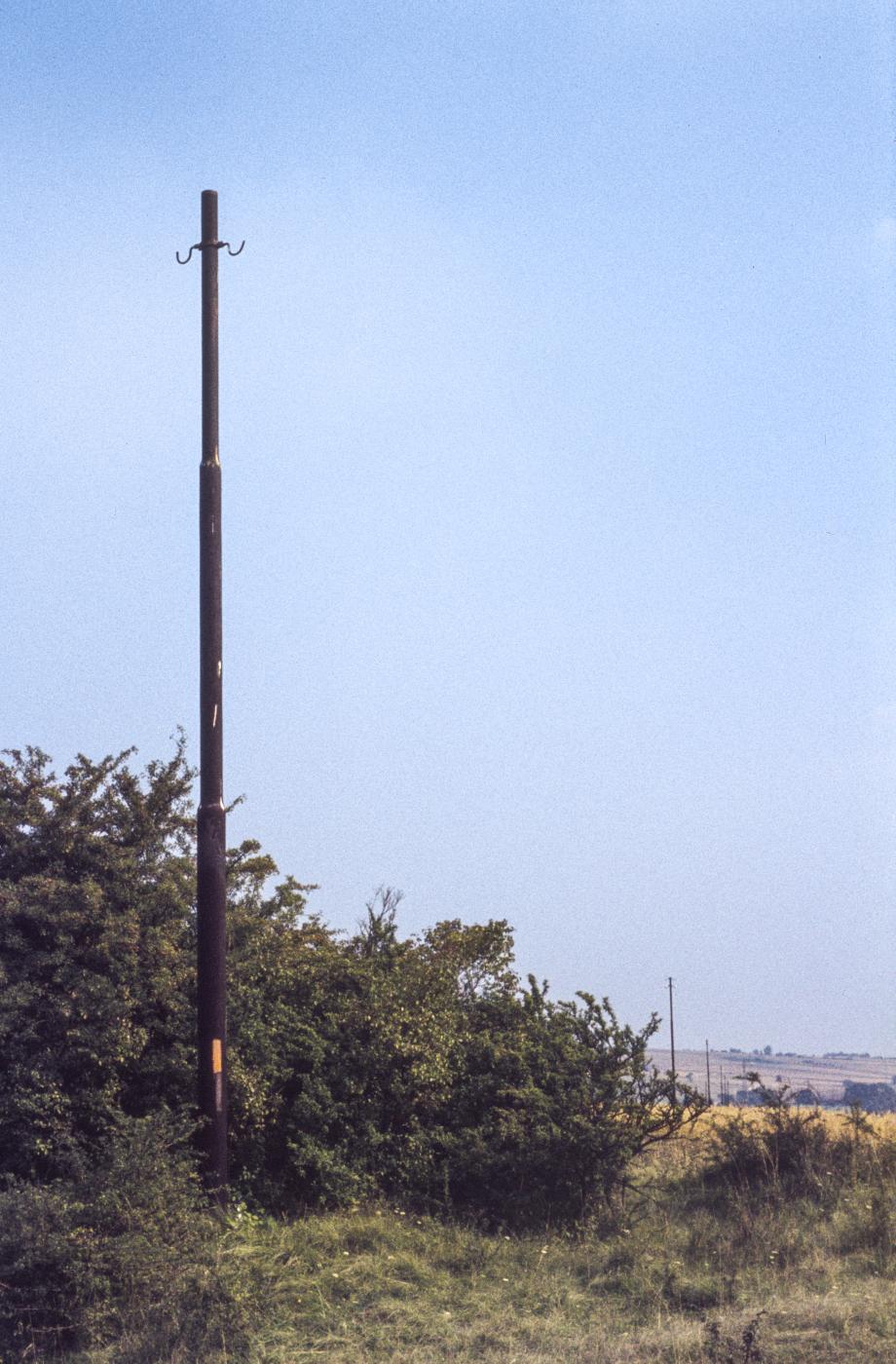 Ligne Maginot - EINSELING NORD - C72 - (Casemate d'infanterie - Simple) - Les poteaux pour les fils électriques de la casemate - MANSUY Michel