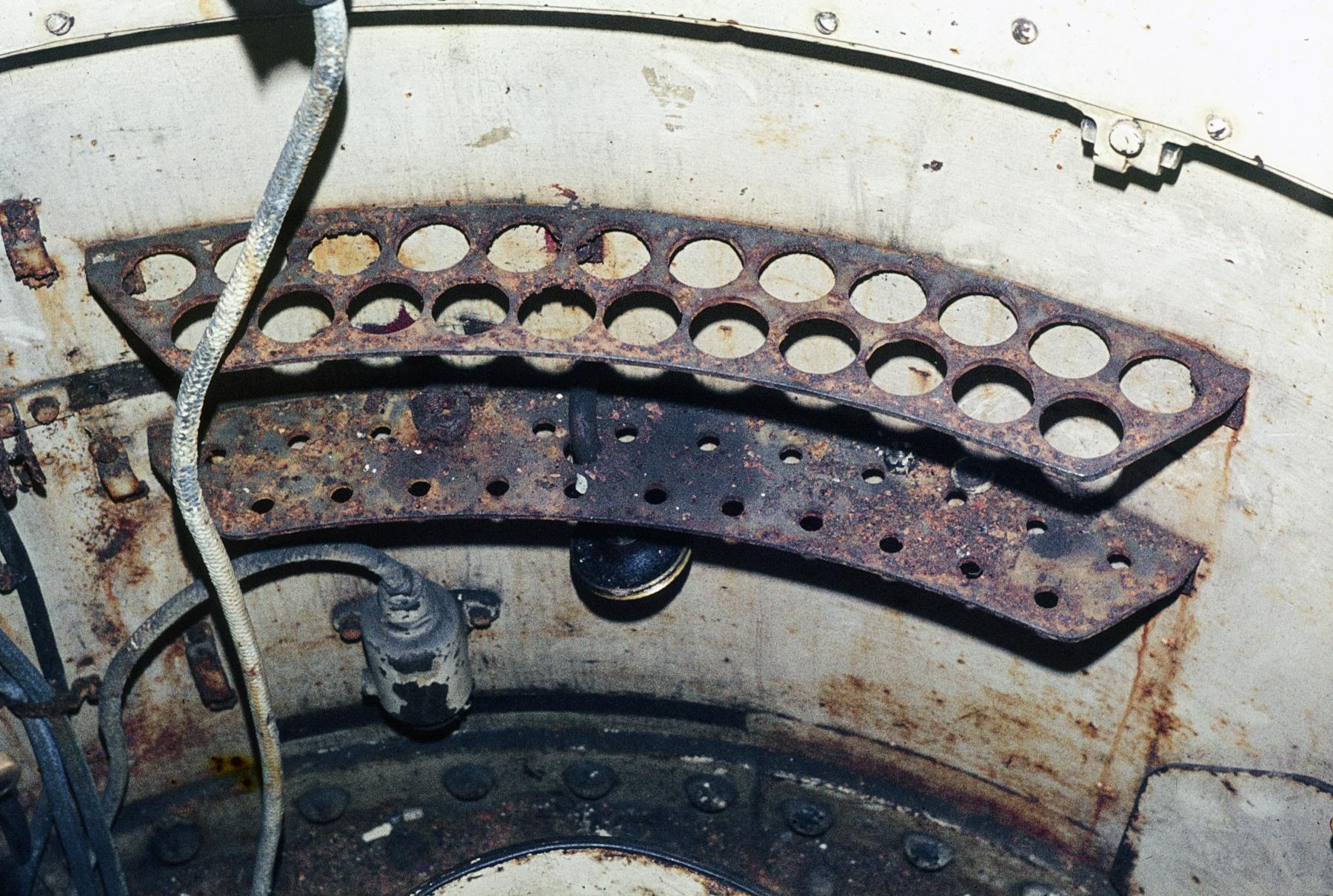 Ligne Maginot - QUATRE VENTS NORD - C74 - (Casemate d'infanterie - Simple) - Dans une des cloches - MANSUY Michel