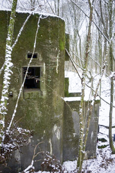 Ligne Maginot - BB374 - (Blockhaus pour canon) - L'entrée du blockhaus et, en contrebas, l’accès donnant à l'étage inférieur - Fré Do