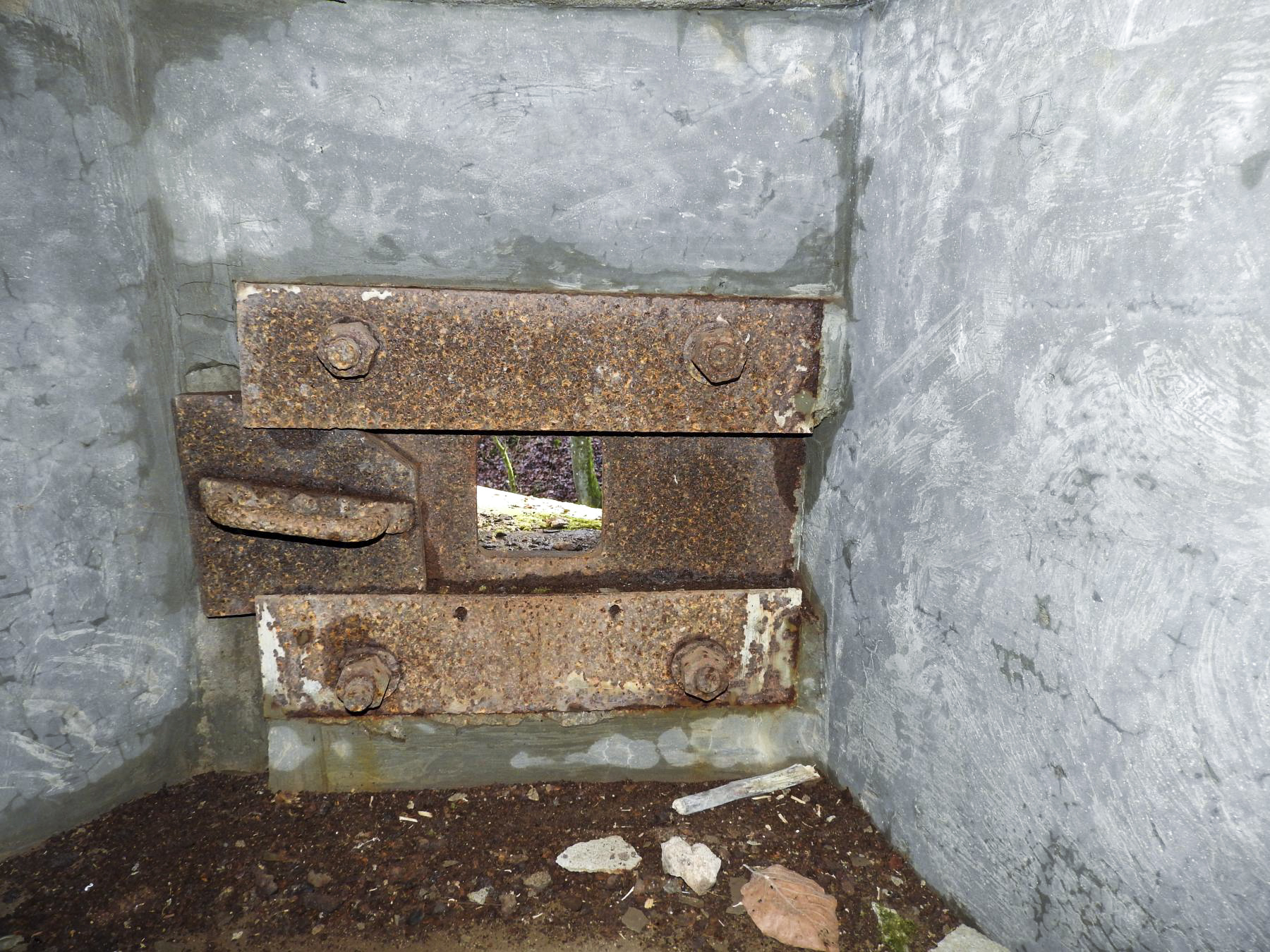 Ligne Maginot - BB374 - (Blockhaus pour canon) - Le créneau pour FM. - STENGER Mathieu