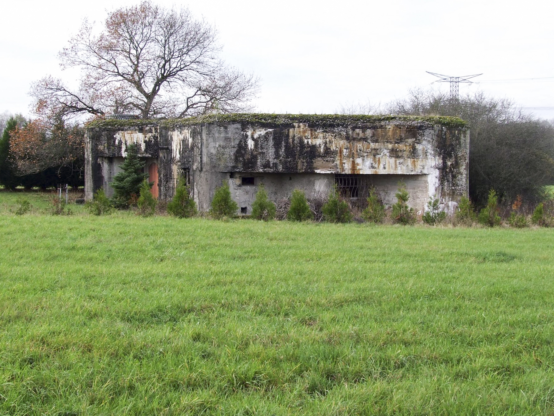 Ligne Maginot - STG 18 - STG S - MC06 - (Casemate d'infanterie - double) - La façade de flanquement vers la droite.