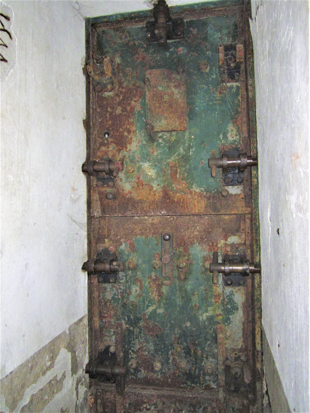 Ligne Maginot - EINSELING - A36 - (Ouvrage d'infanterie) - Etage inférieur
Porte blindée de l'issue de secours
