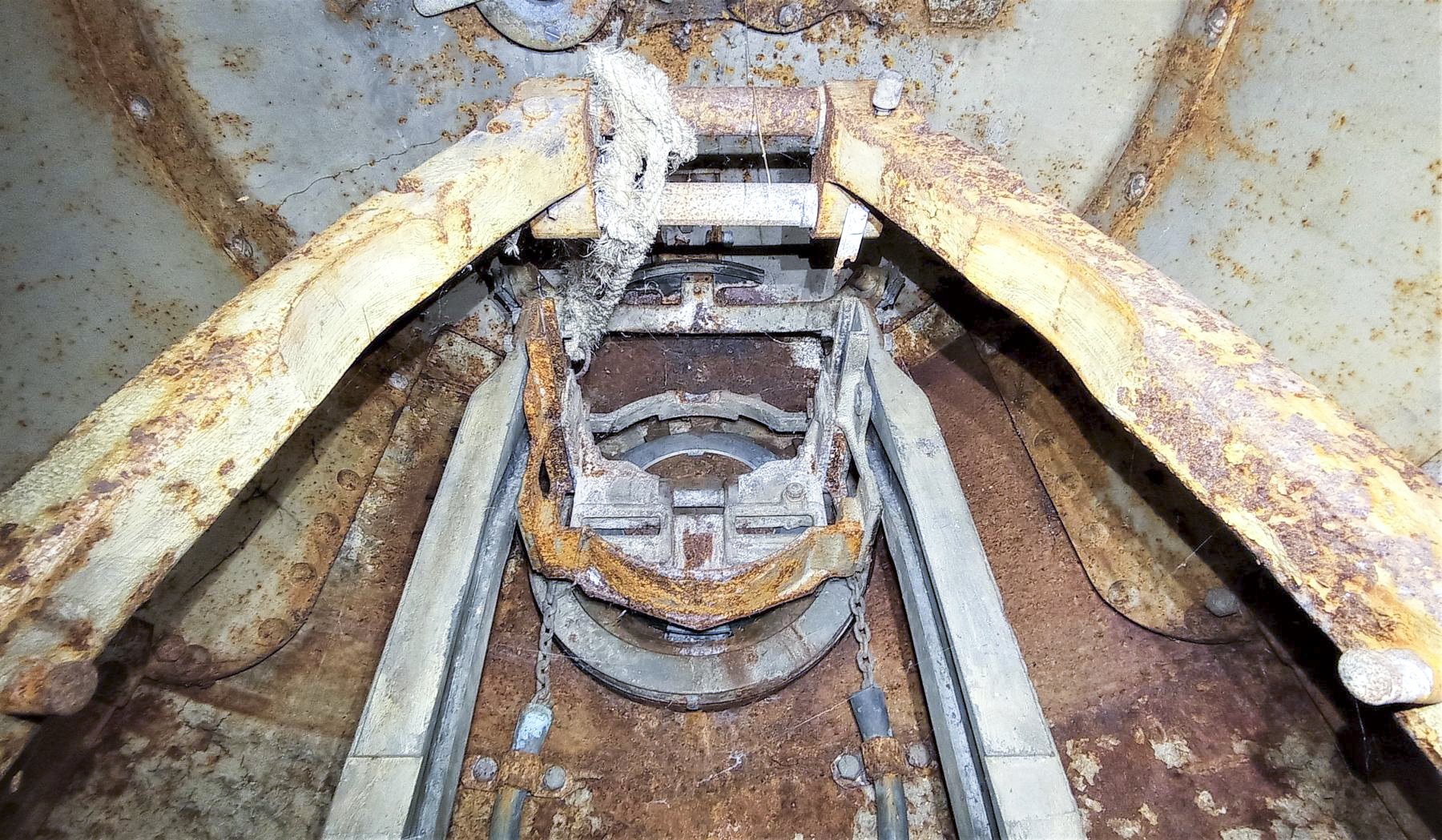 Ligne Maginot - EINSELING - A36 - (Ouvrage d'infanterie) - Cloche JM modifié AM
Rotule d'embrasure et support de l'AM