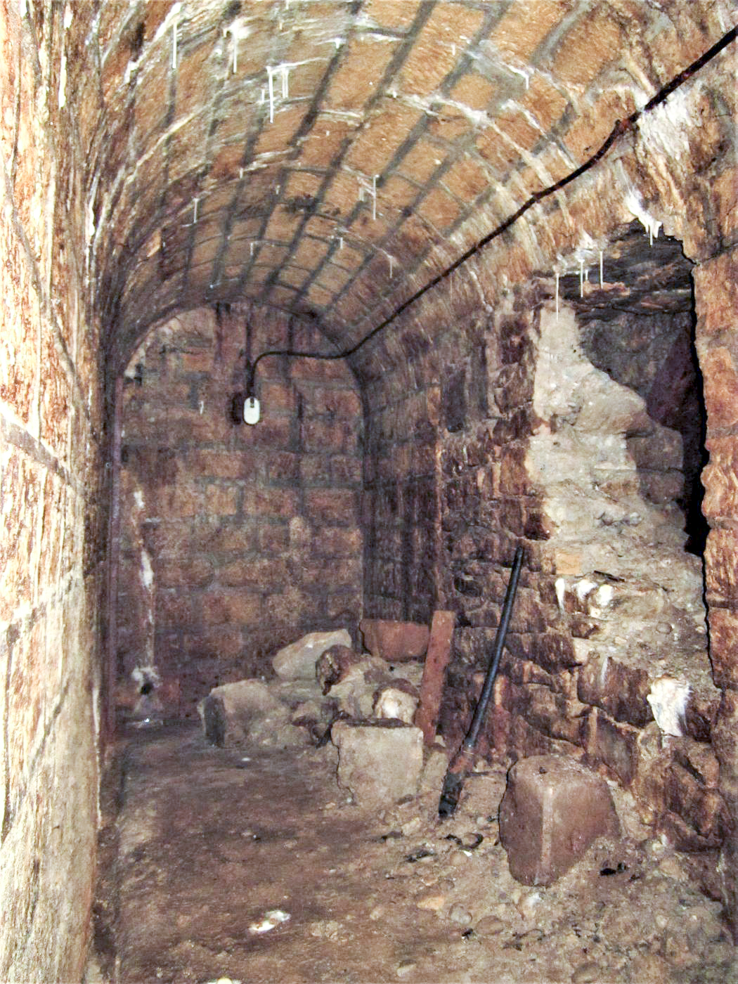 Ligne Maginot - EINSELING - A36 - (Ouvrage d'infanterie) - Extrémité de la galerie au niveau du puits d'escalier
A droite l'accès à une première amorce de galerie qui à été murée